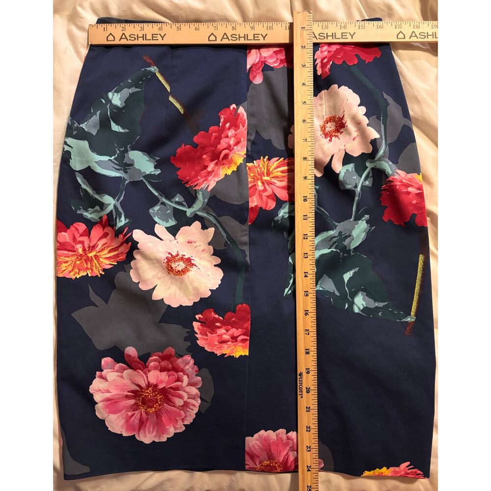 Banana Republic size 10 navy floral skirt - Picture 5 of 5